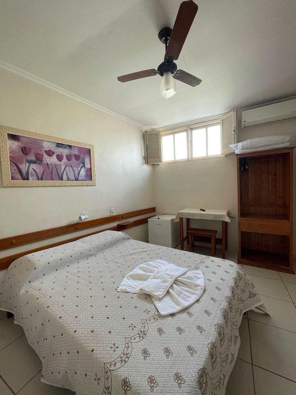 Quarto casal com frigobar